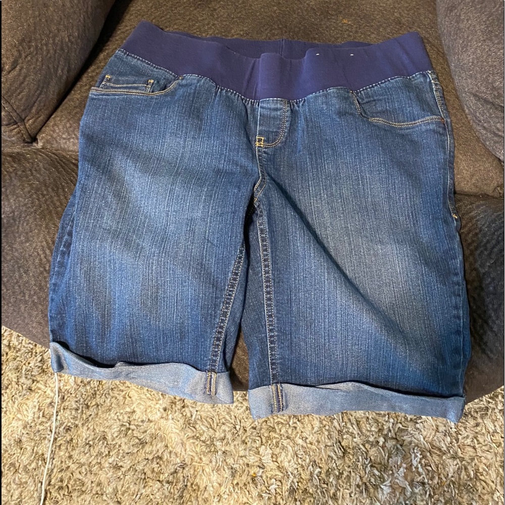 Maternity shorts - Picture 2 of 3